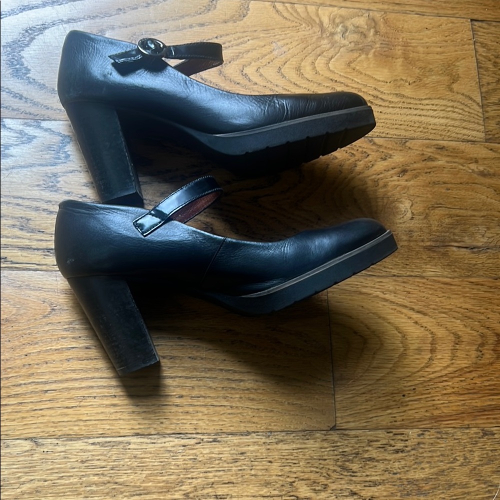 Hispanitis Elegant Black Leather Heels with Classic Design, 36.5